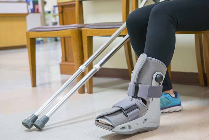 injured man in cast plaster, injured worker