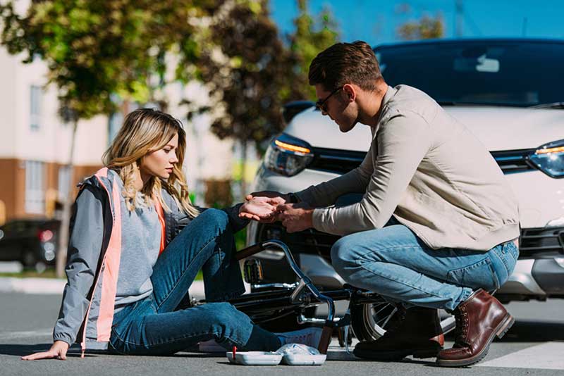 injured cyclist man talking with an injured cyclist
